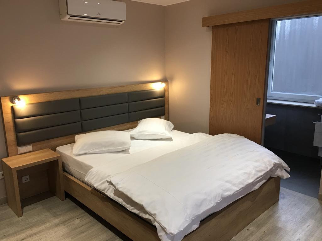 Auberge La Veranda Hesperange ภายนอก รูปภาพ