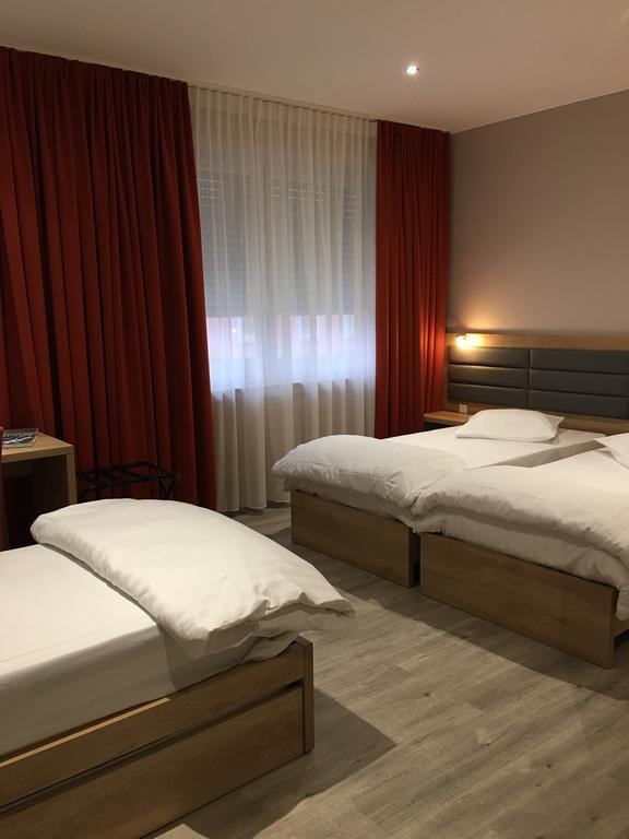Auberge La Veranda Hesperange ภายนอก รูปภาพ