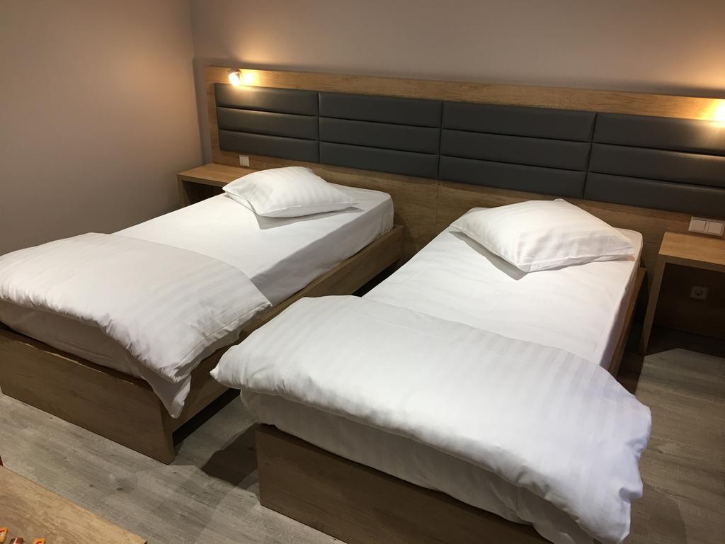 Auberge La Veranda Hesperange ภายนอก รูปภาพ